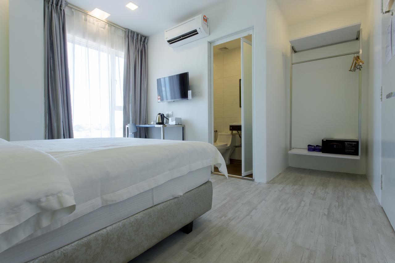 Aloha Hotel Sdn Bhd Pontian Kechil Exterior foto